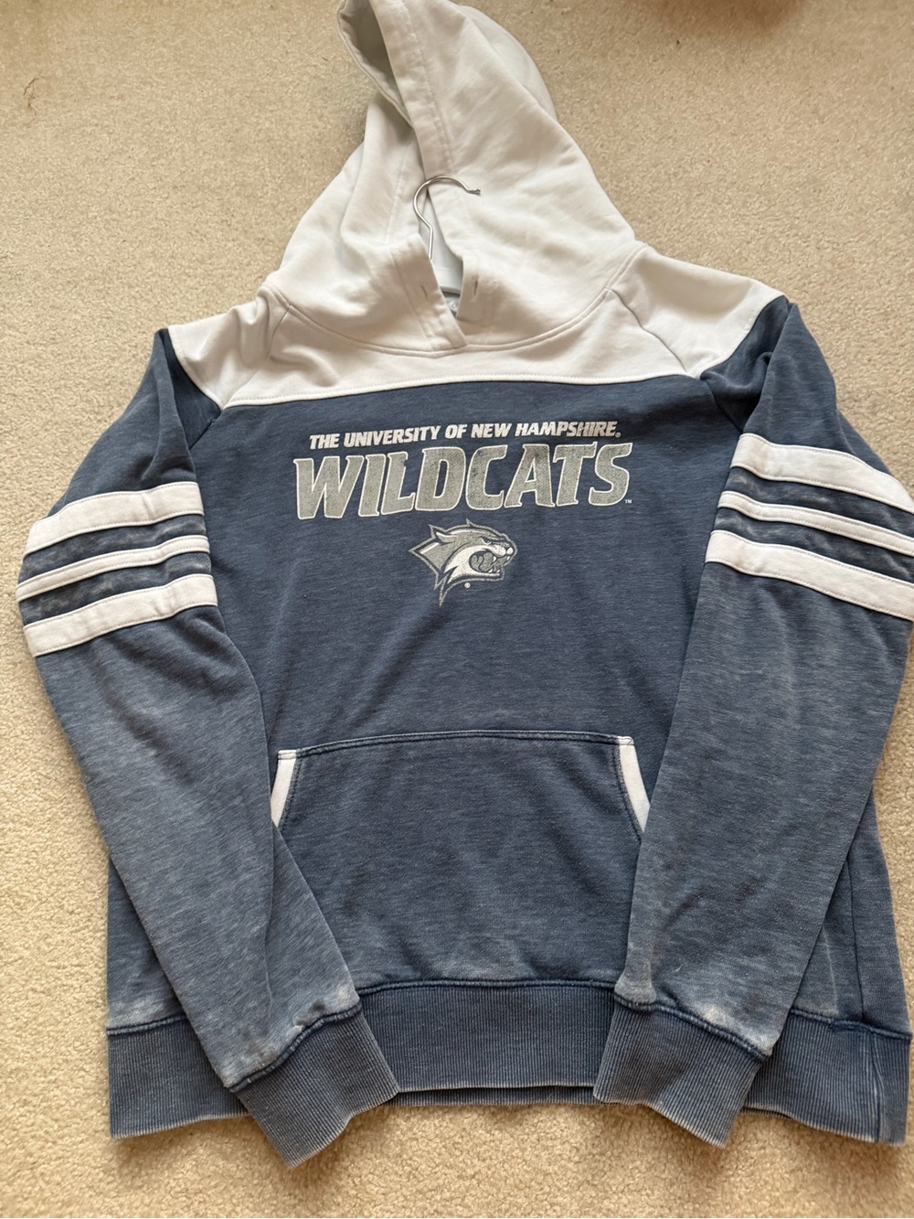 University of New Hampshire Wildcats Hooded Pullover